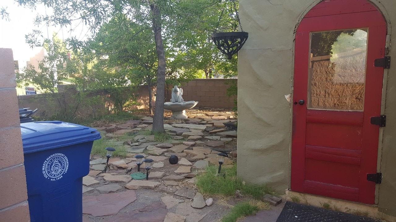 138 Girard Blvd Ne - Photo 2 of 12