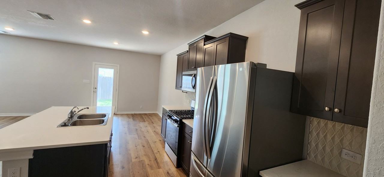 6806 Prue Rd - Photo 7 of 50