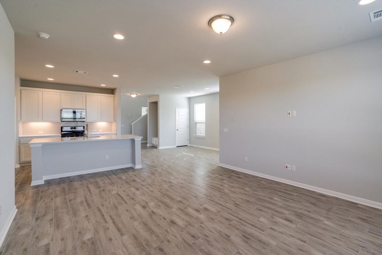 2205 Limestone Lake Dr - Photo 4 of 22