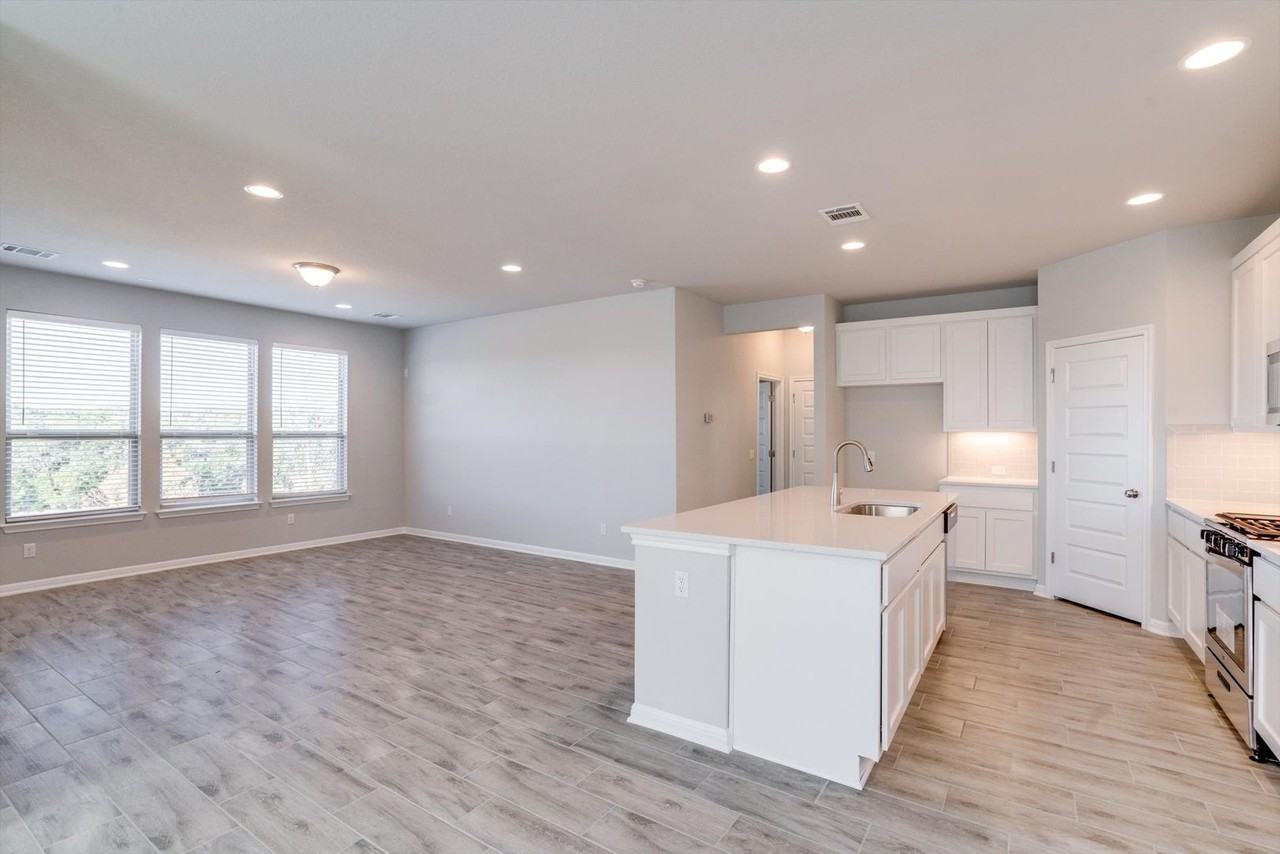 2205 Limestone Lake Dr - Photo 5 of 22