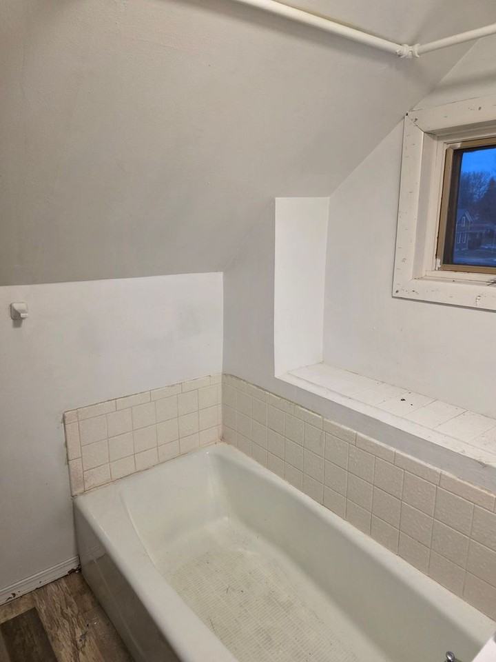 705 Franklin St - Photo 7 of 11