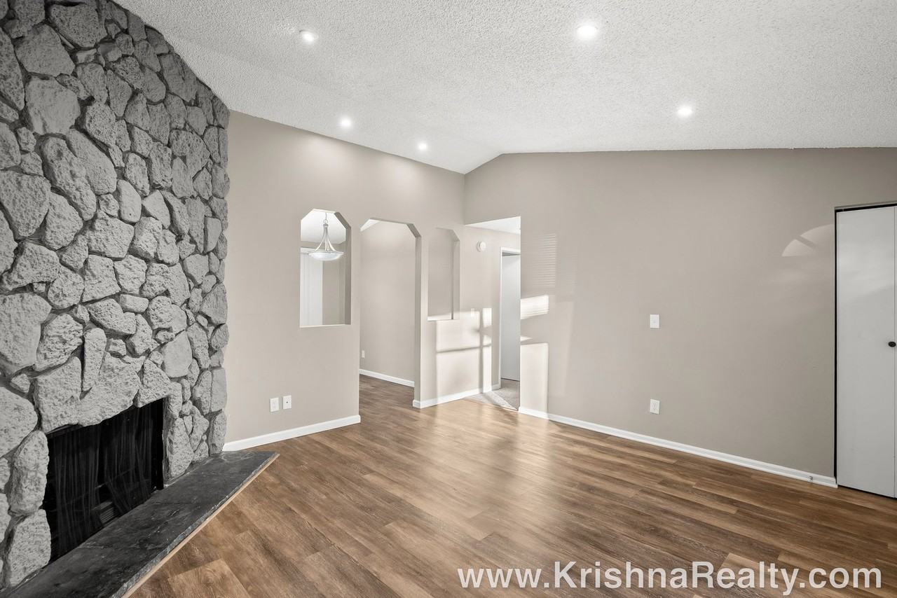 19686 Sw 68th Ave - Photo 3 of 23