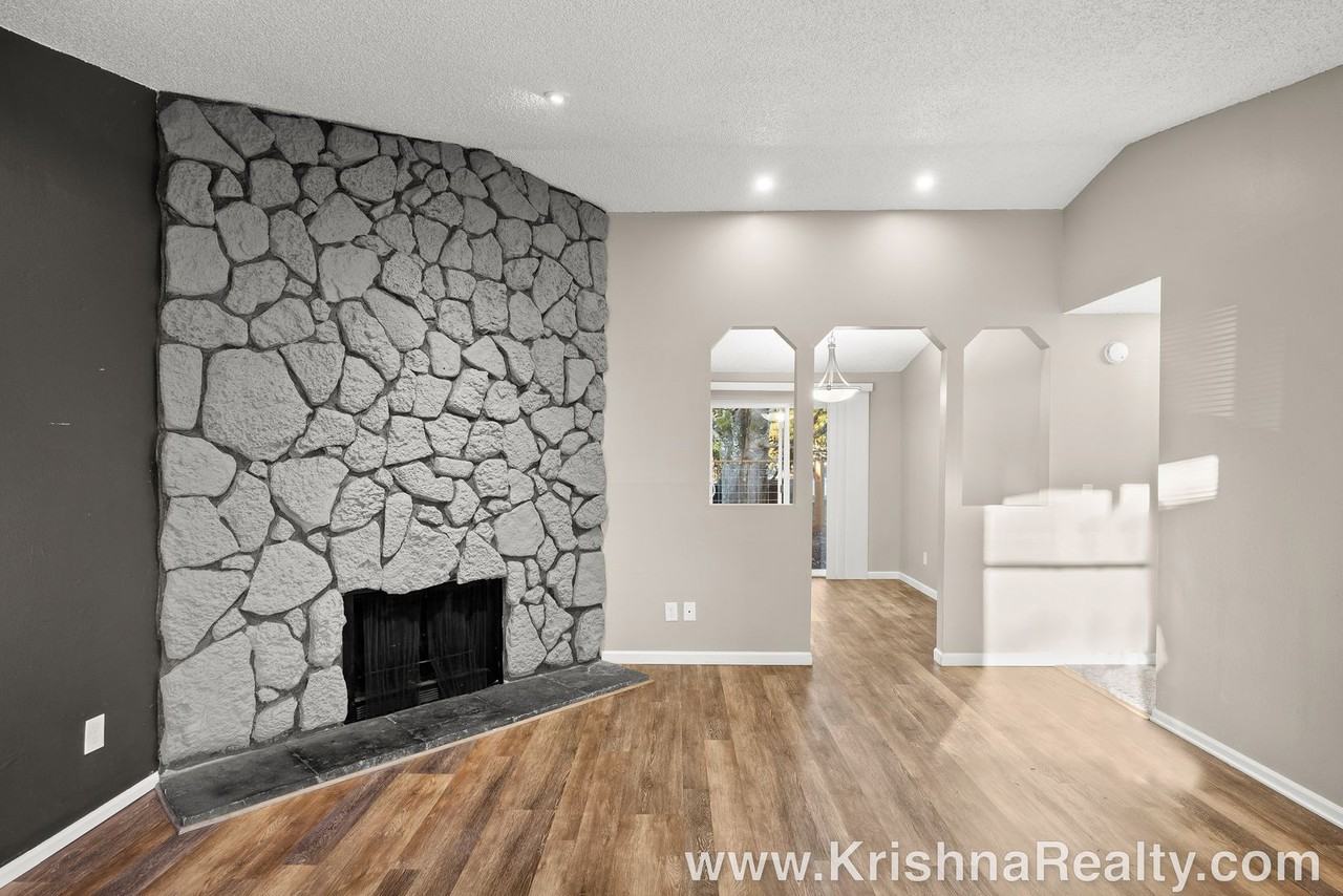 19686 Sw 68th Ave - Photo 4 of 23