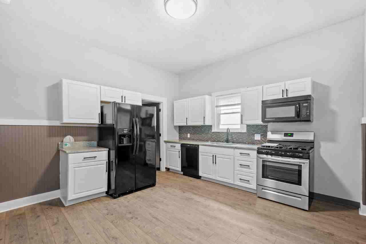 82 Grant Ave - Photo 6 of 20