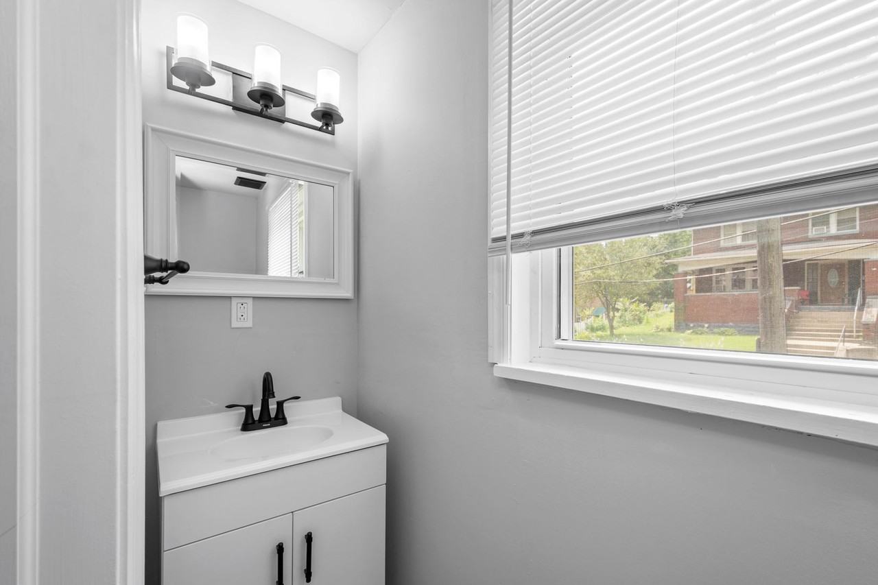 82 Grant Ave - Photo 7 of 20