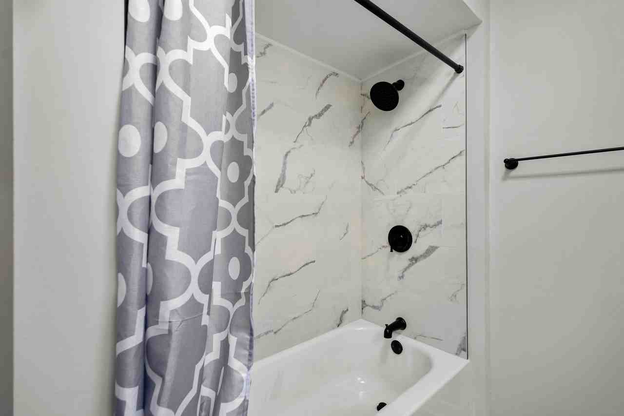 103 Merritt Ave - Photo 2 of 25