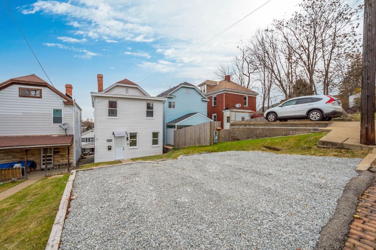 103 Merritt Ave - Photo 4 of 25