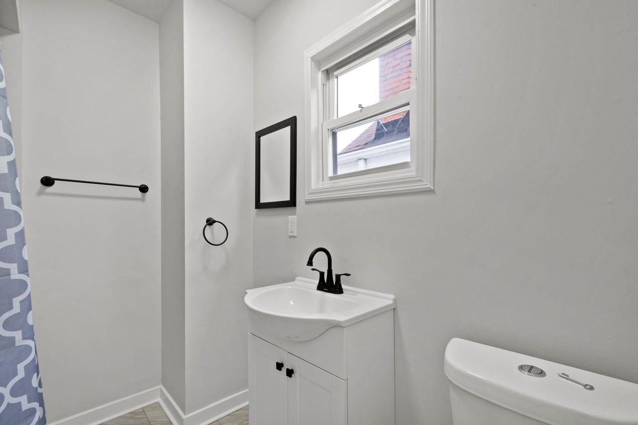 103 Merritt Ave - Photo 6 of 25