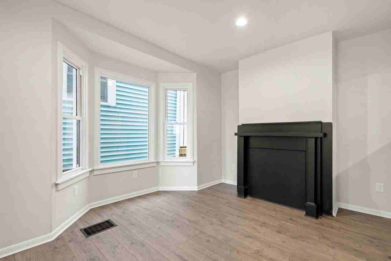 103 Merritt Ave - Photo 7 of 25