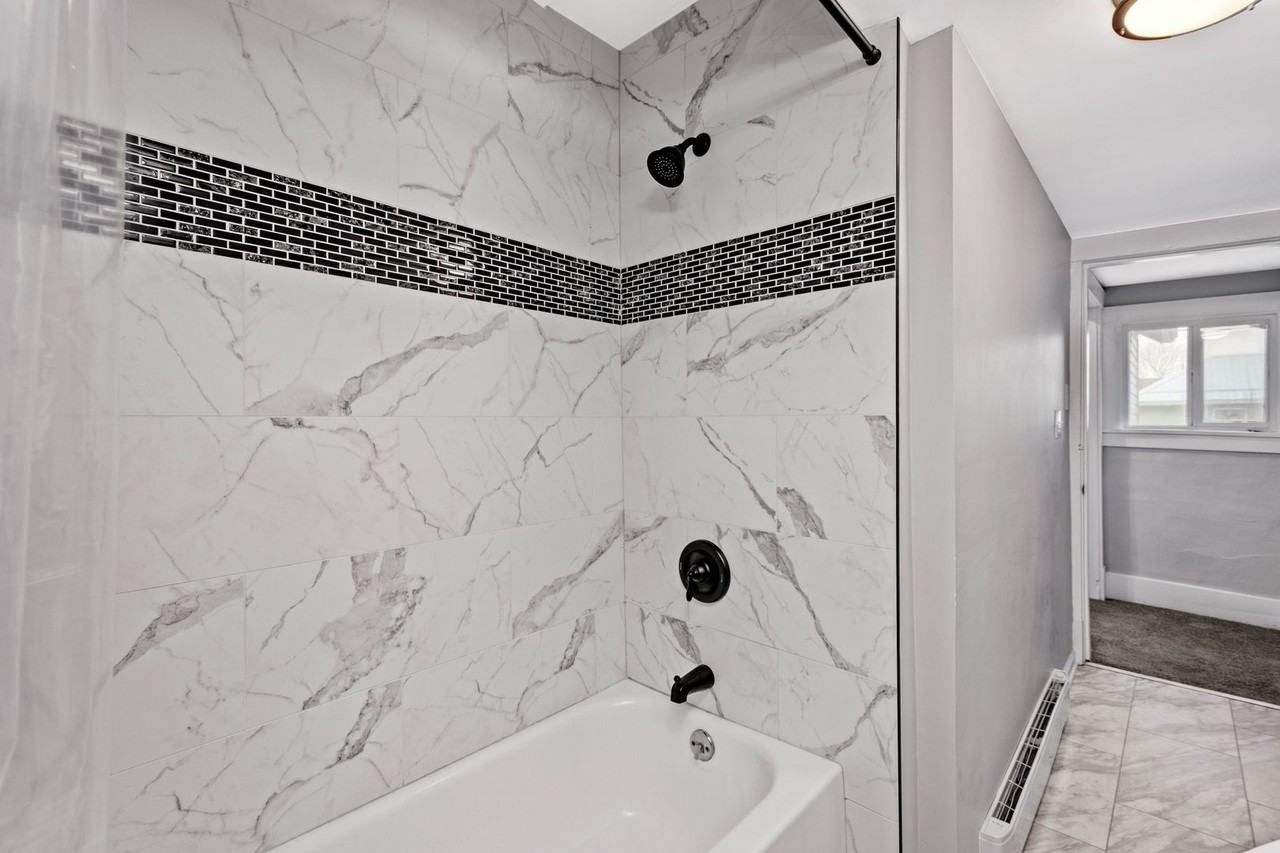 105 Broadway St - Photo 2 of 34