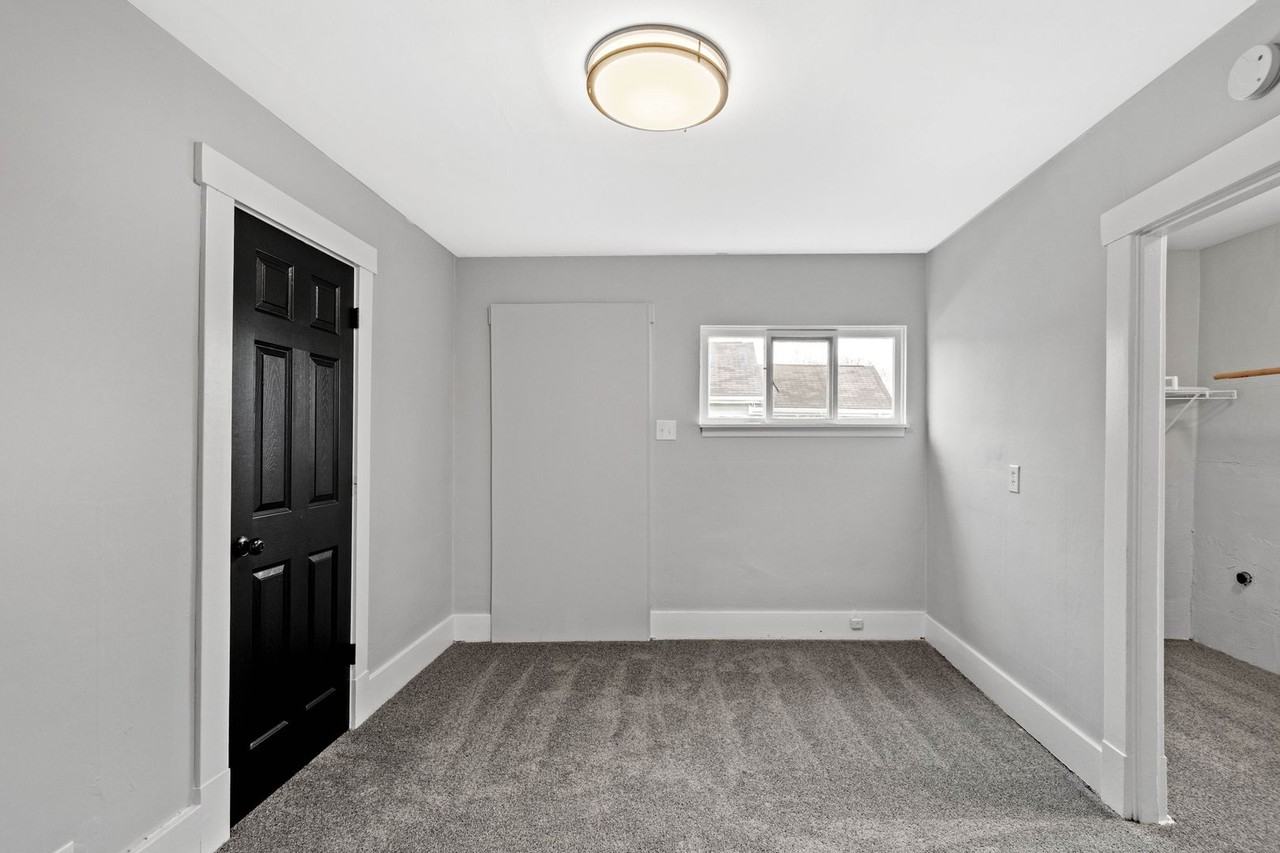 105 Broadway St - Photo 5 of 34