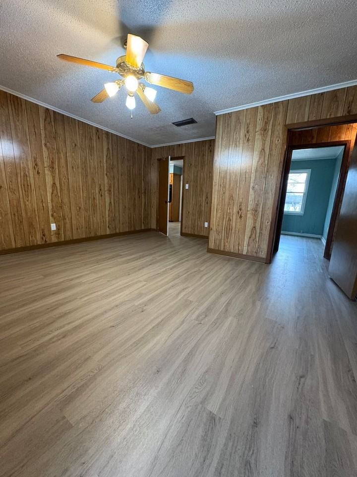 515 Melrose St - Photo 4 of 18