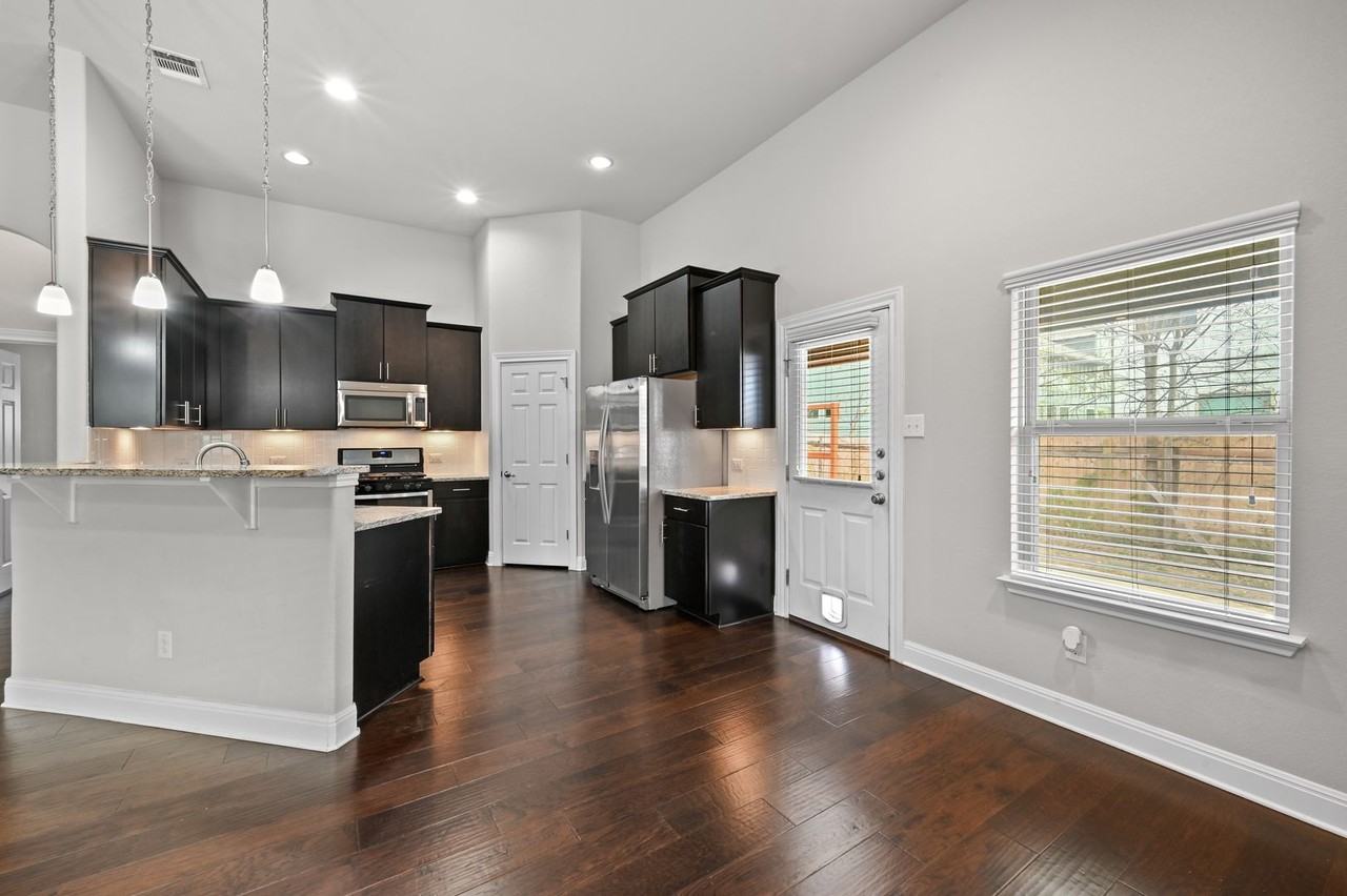 1805 Morts Pl - Photo 7 of 23