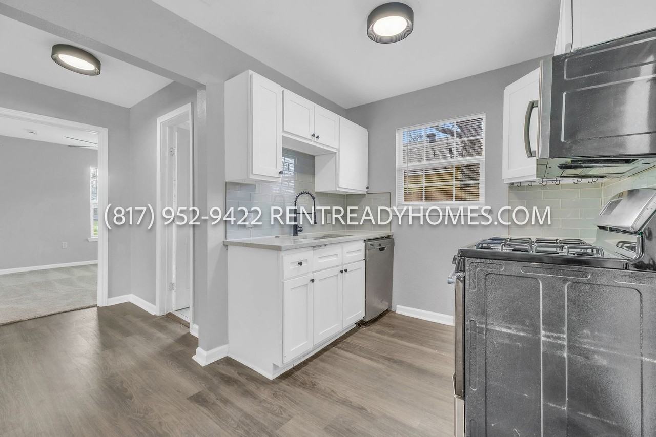 1005 E Davis Ave - Photo 7 of 19