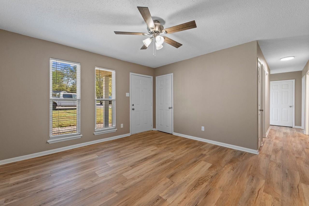 125 Karen Cv - Photo 3 of 23