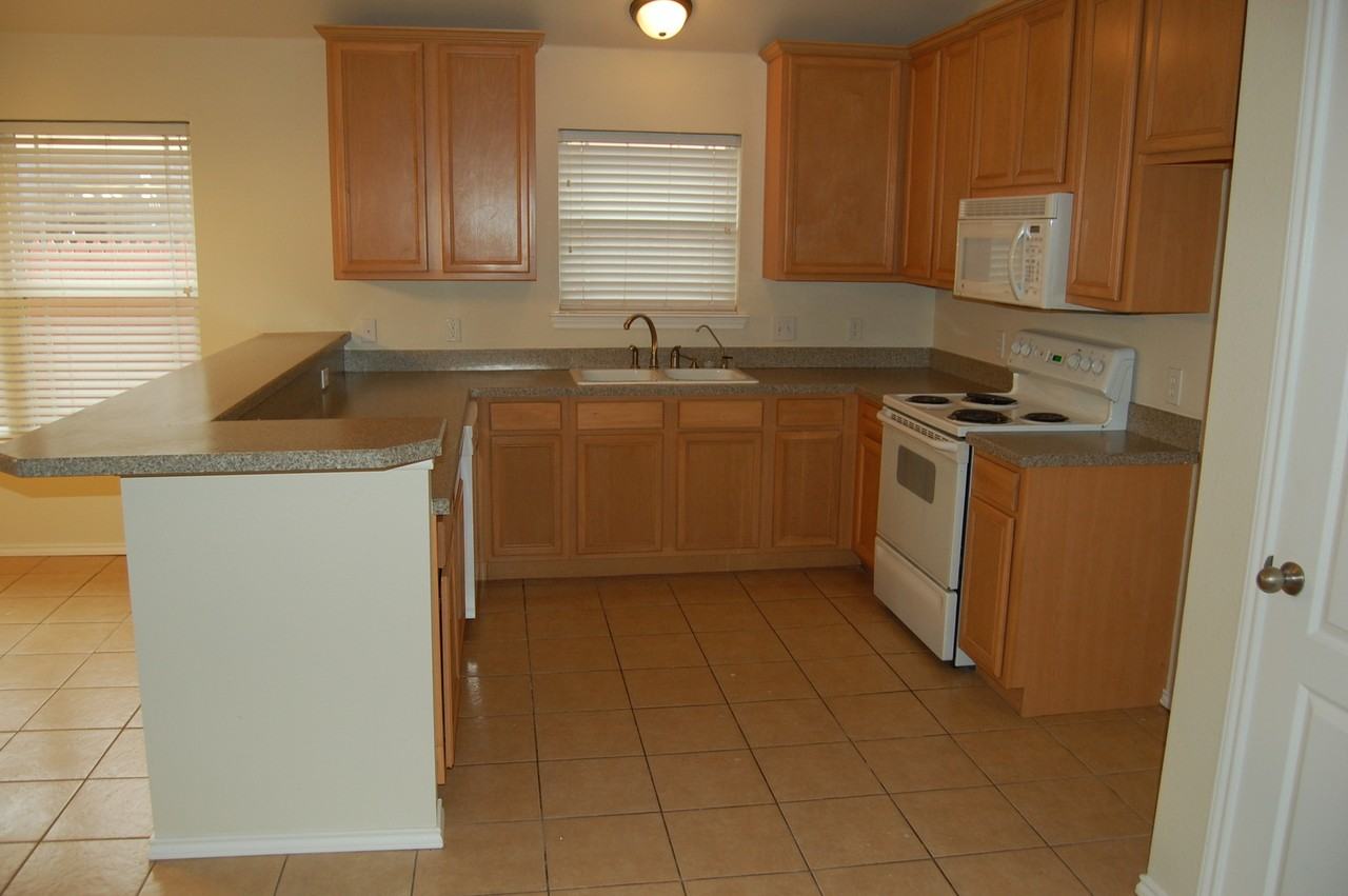 10807 Detroit Ave - Photo 4 of 13