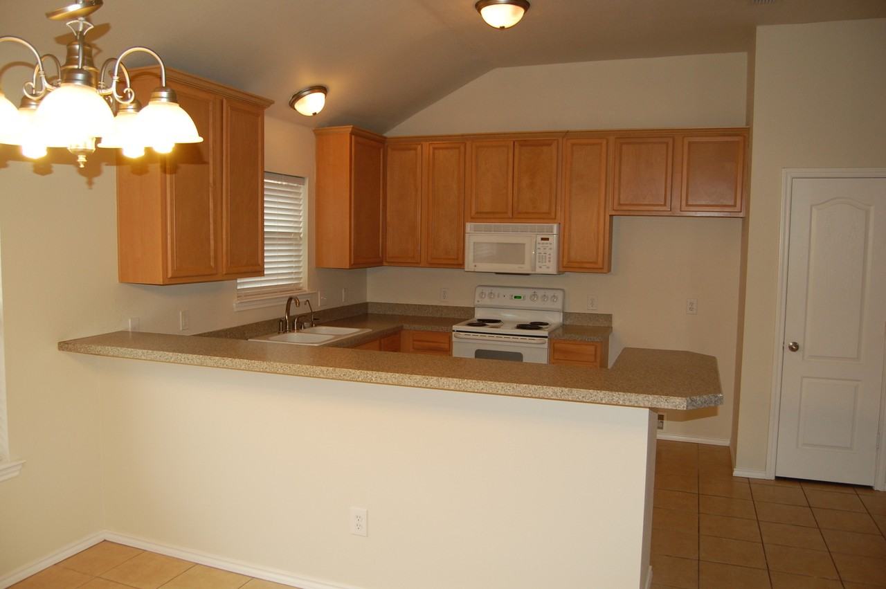 10807 Detroit Ave - Photo 5 of 13