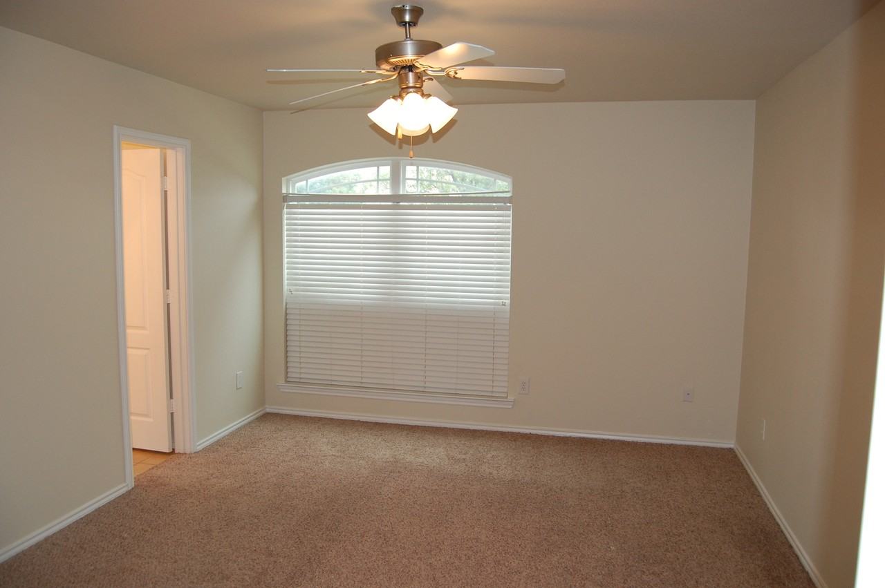 10807 Detroit Ave - Photo 7 of 13