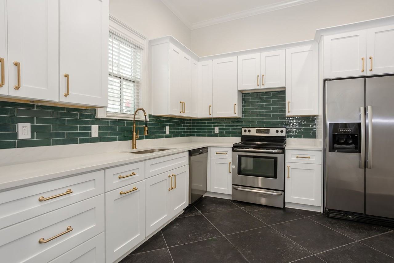 304 E Duffy St - Photo 6 of 15