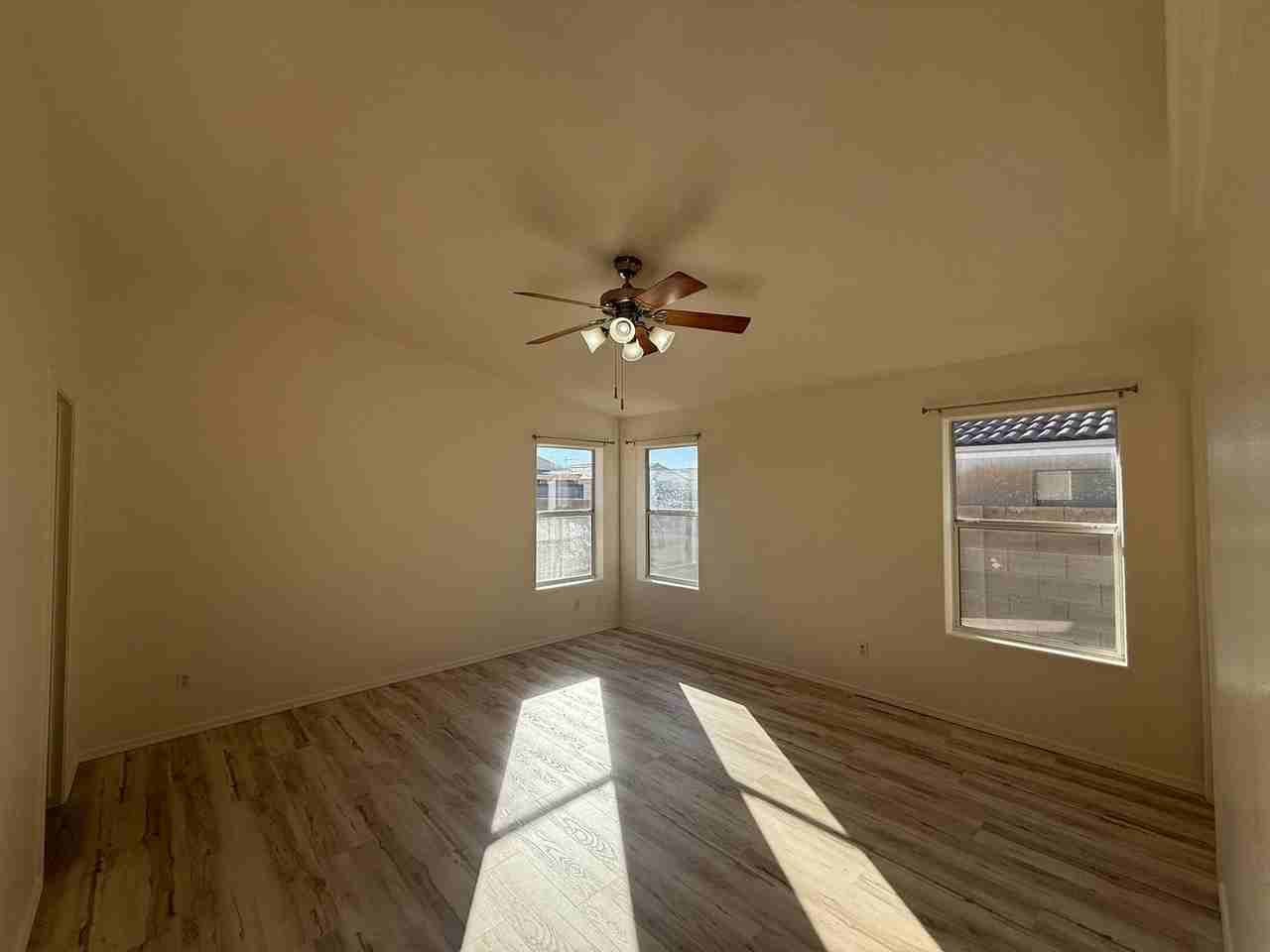 2748 Southern Ave - Photo 7 of 9