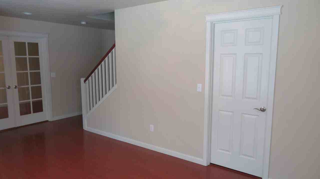 1204 Burnside Pl - Photo 2 of 10