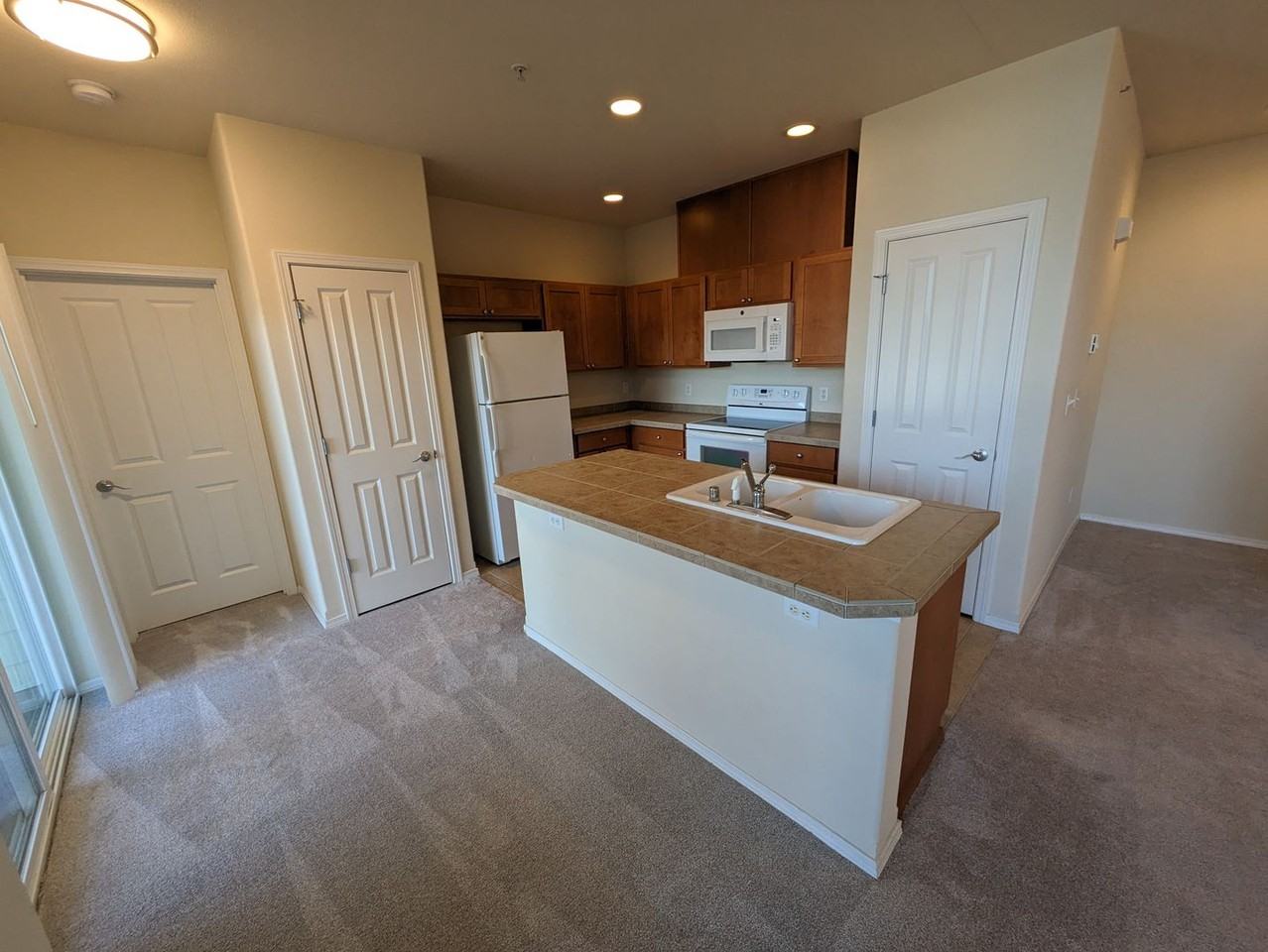 2030 Garry Oaks Ave Unit C - Photo 5 of 13