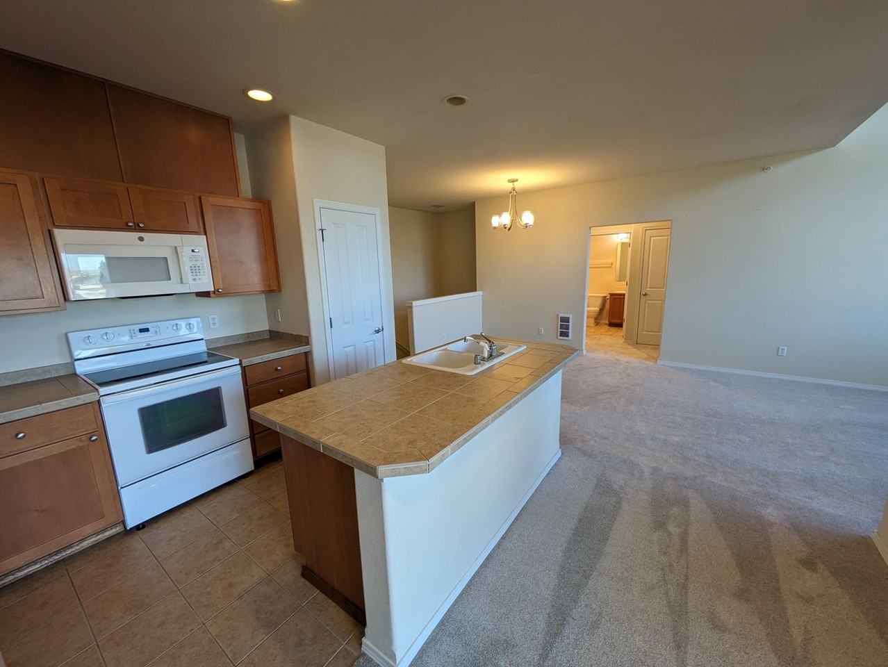 2030 Garry Oaks Ave Unit C - Photo 6 of 13