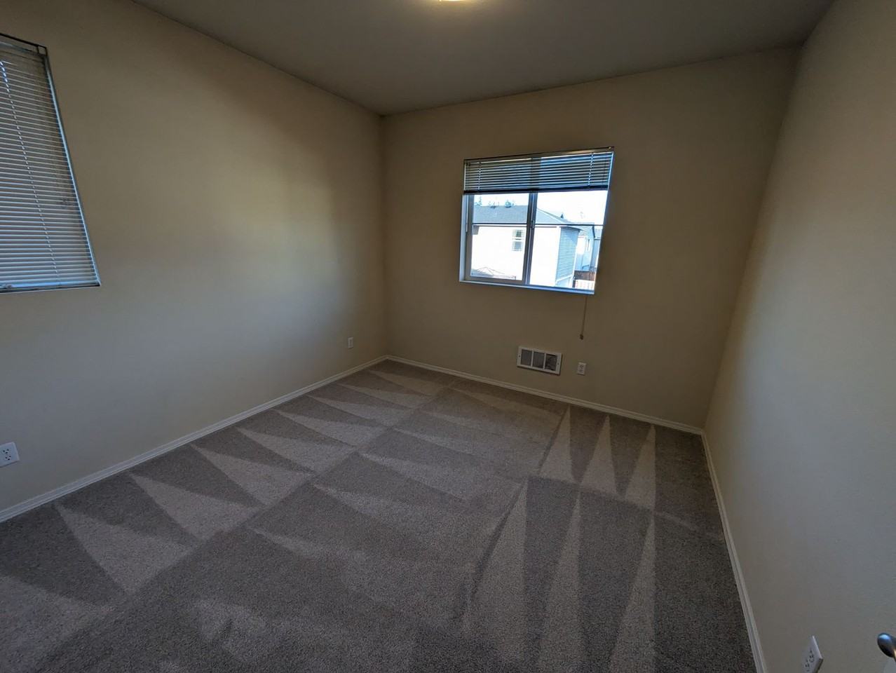 2030 Garry Oaks Ave Unit C - Photo 7 of 13