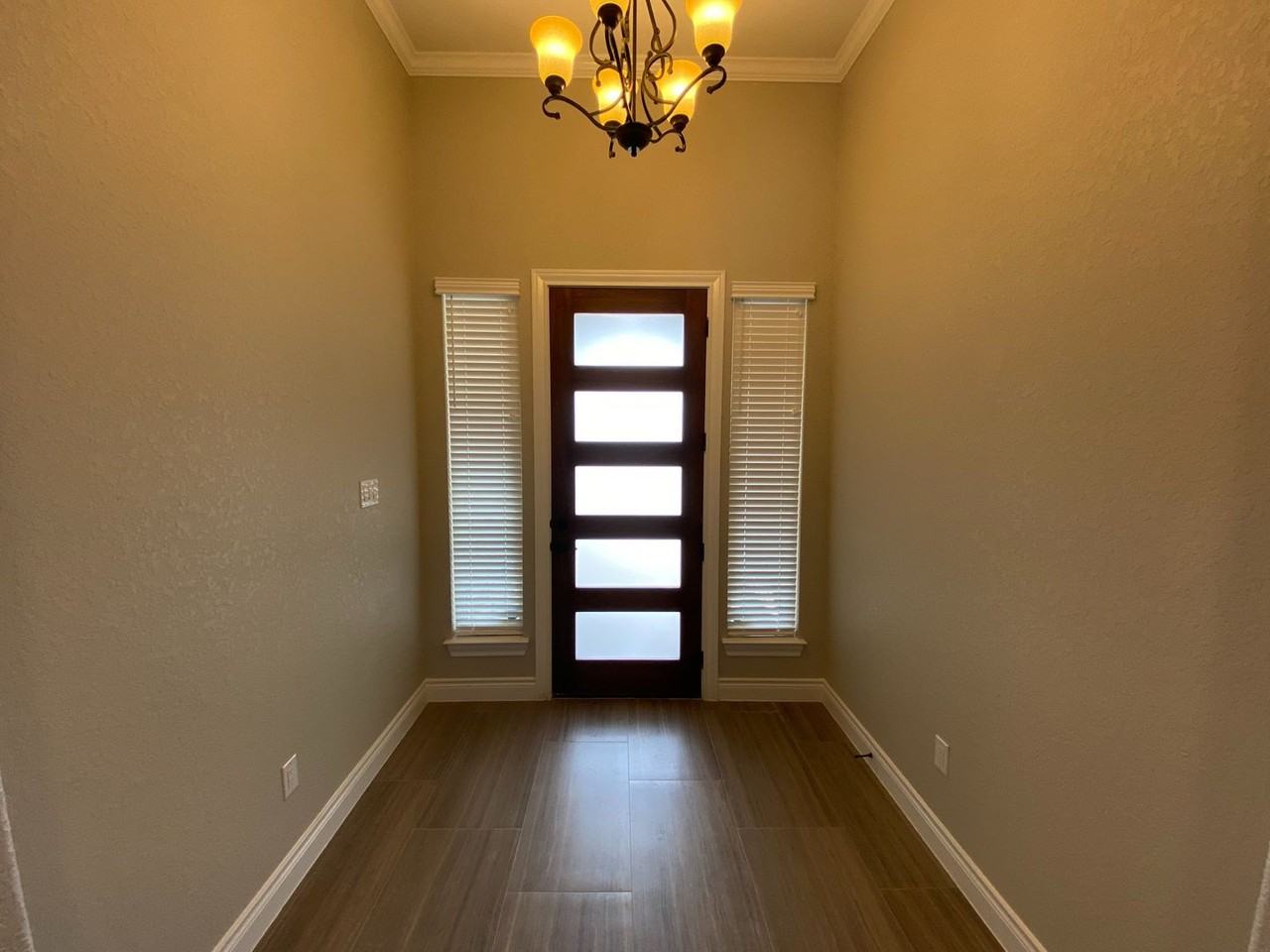 4803 Viewcrest Rd - Photo 3 of 39