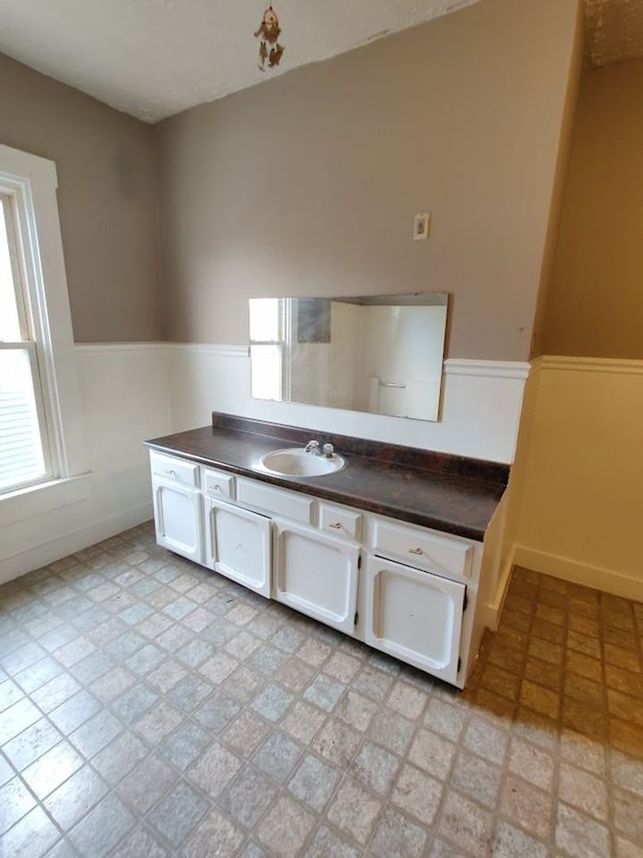 116 116 -3 N Tompkins - Photo 7 of 16