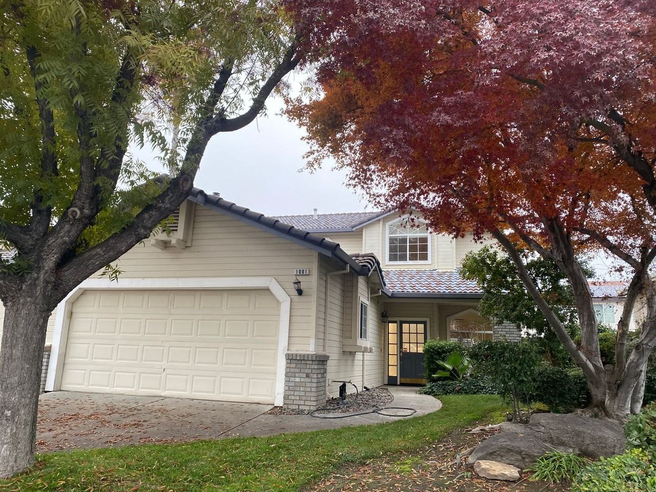 1001 Whispering Pines Dr - Photo 2 of 33