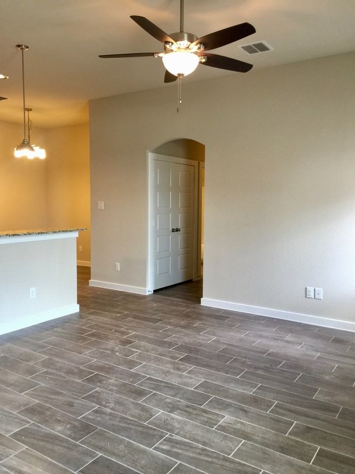 916 Chaparral Trl - Photo 2 of 8
