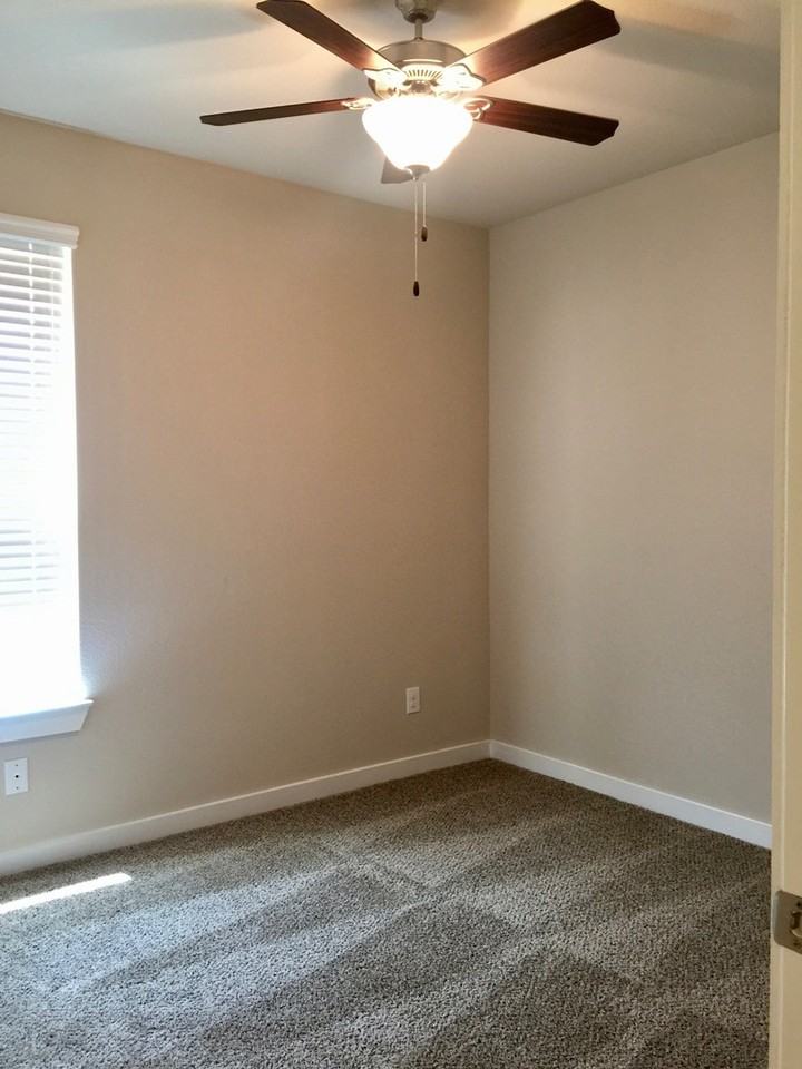 916 Chaparral Trl - Photo 6 of 8