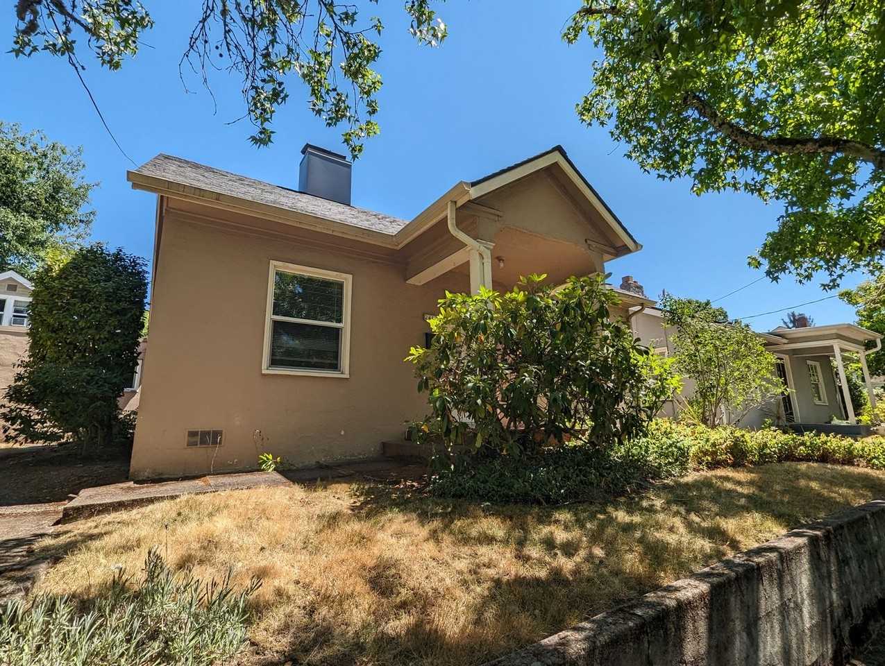 2417 Agate St - Photo 2 of 22