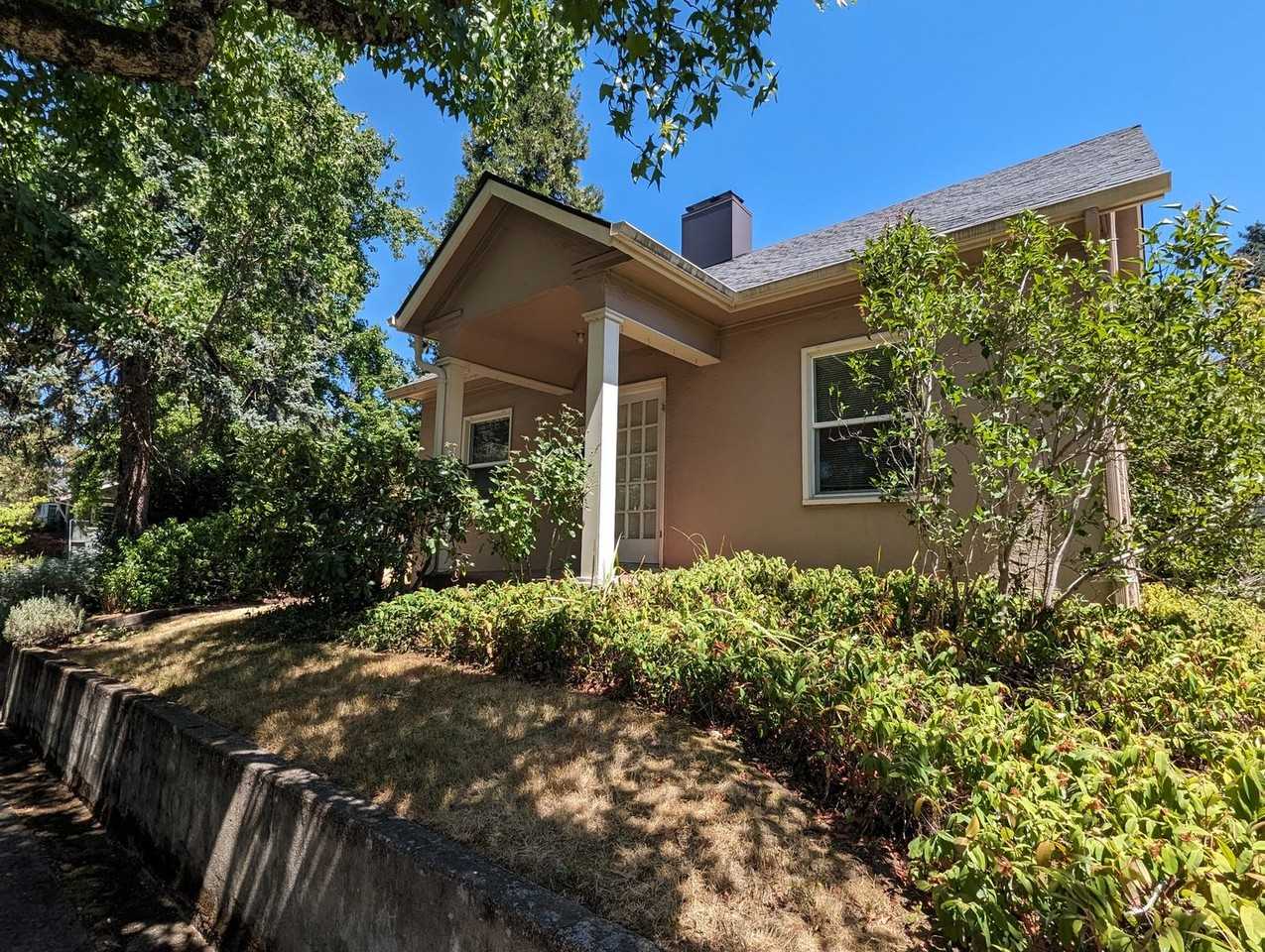 2417 Agate St - Photo 3 of 22