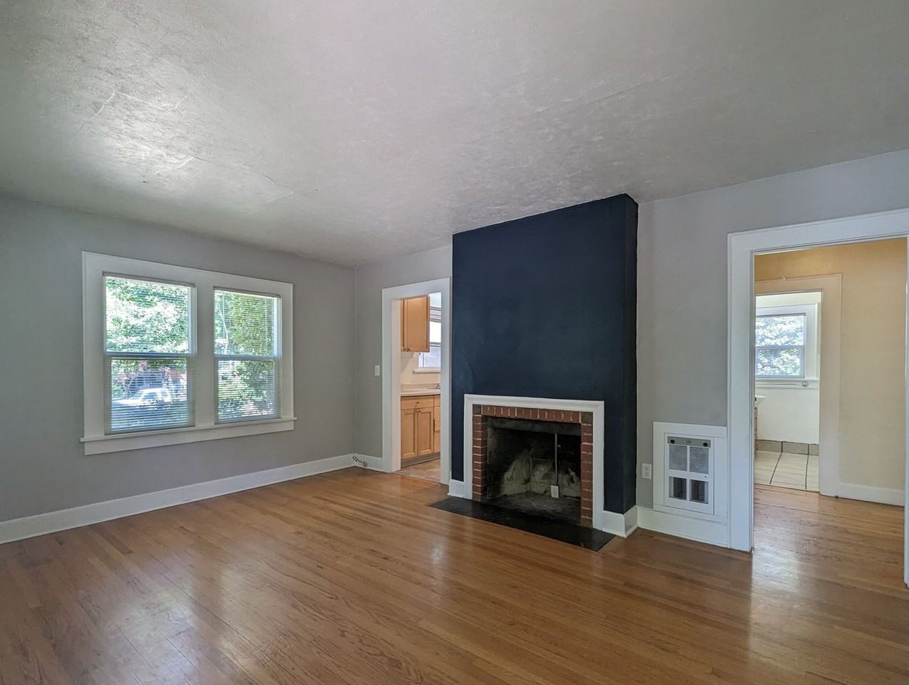 2417 Agate St - Photo 4 of 22