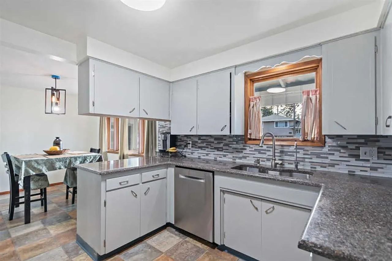 7220 N Drumheller St - Photo 2 of 21