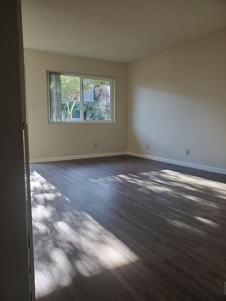 PARKSIDE APARTMENTS - Photo 5 of 19