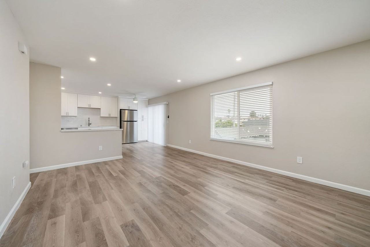 450 Manhattan Ave - Photo 2 of 33