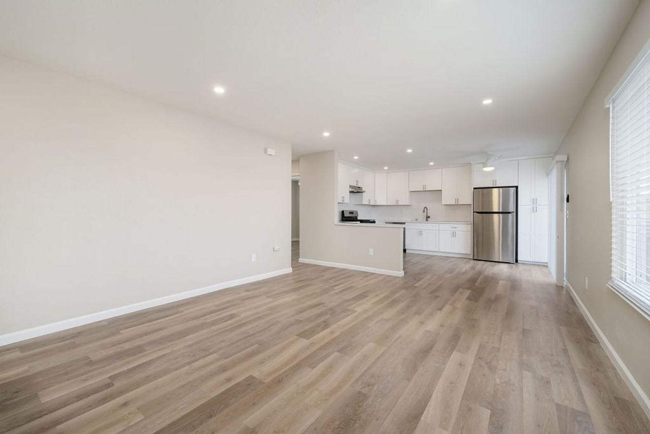 450 Manhattan Ave - Photo 4 of 33