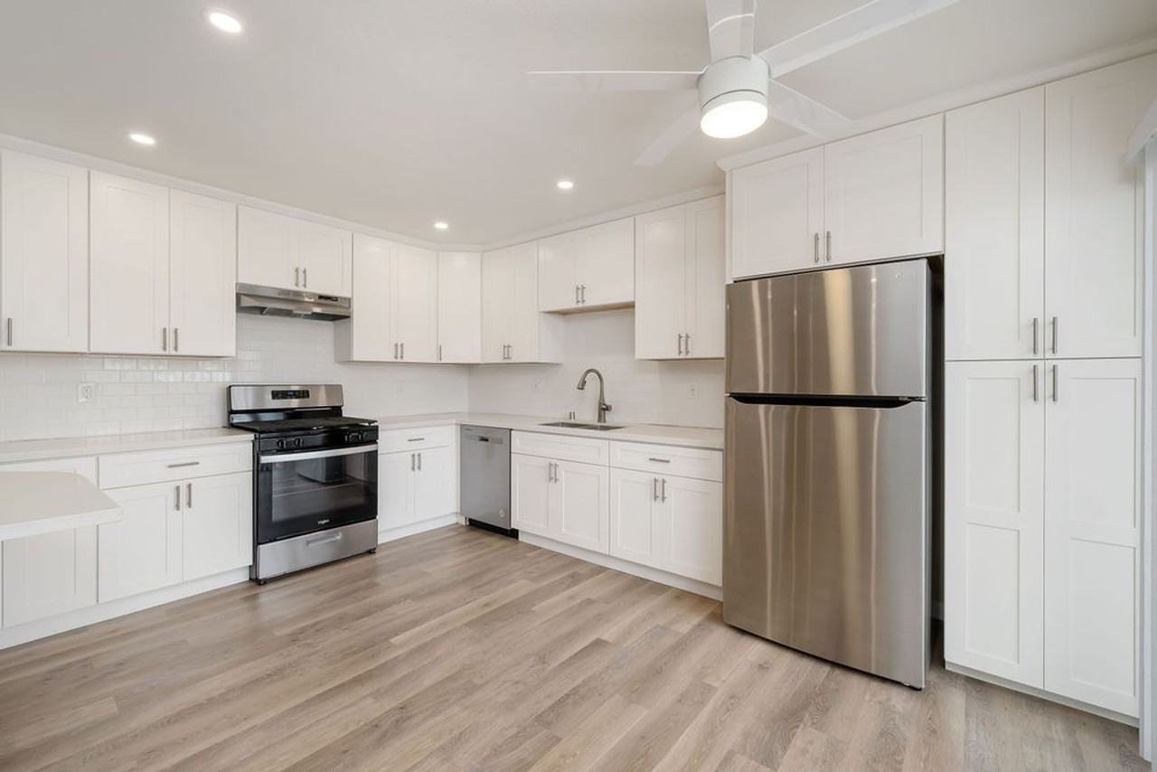 450 Manhattan Ave - Photo 5 of 33