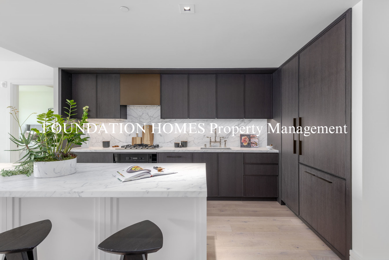 1515 Union St - Photo 5 of 30