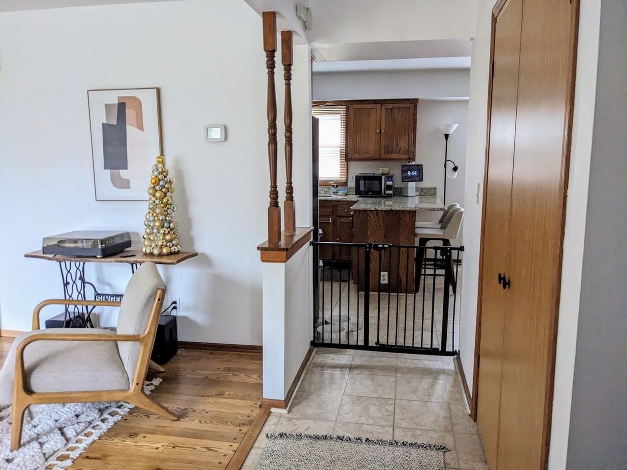 2142 Kensington Dr - Photo 3 of 13