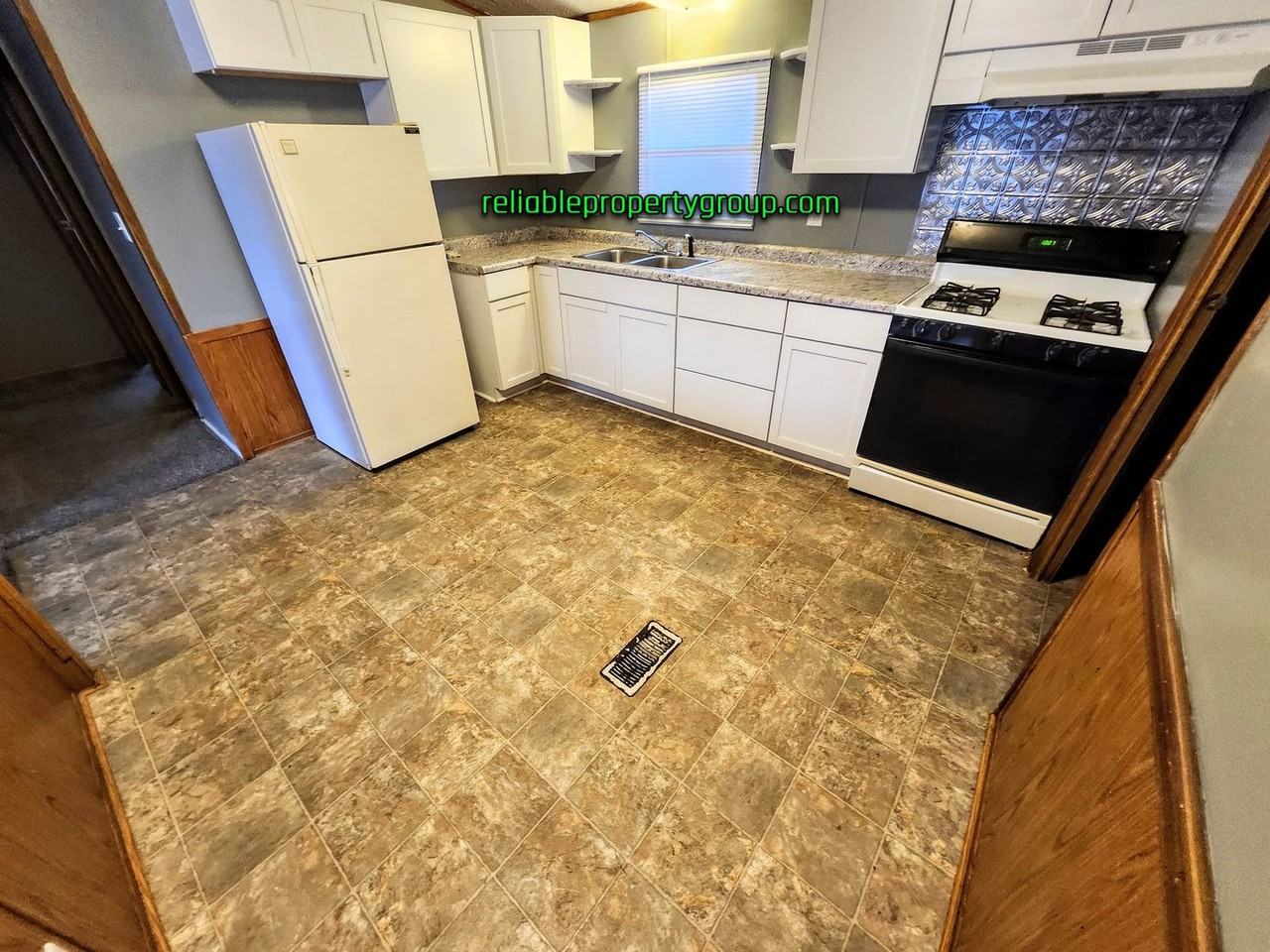 10507 Old Leo Rd - Photo 4 of 16