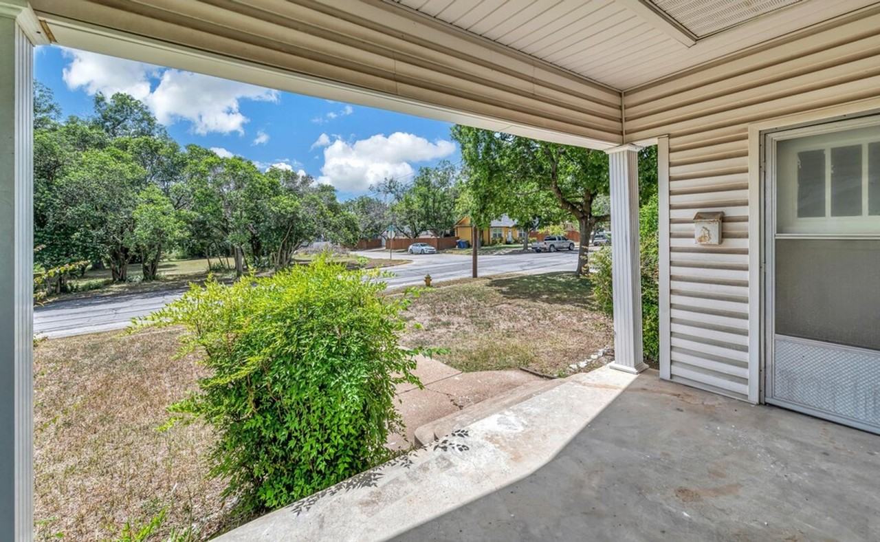 1825 Cumberland Ave - Photo 3 of 29