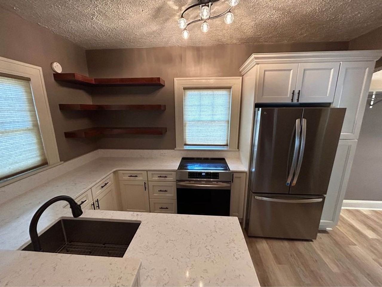 600 W 26th St - Photo 3 of 28