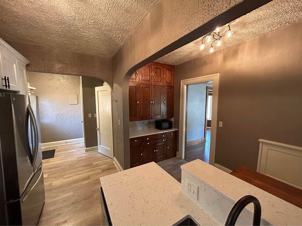 600 W 26th St - Photo 5 of 28