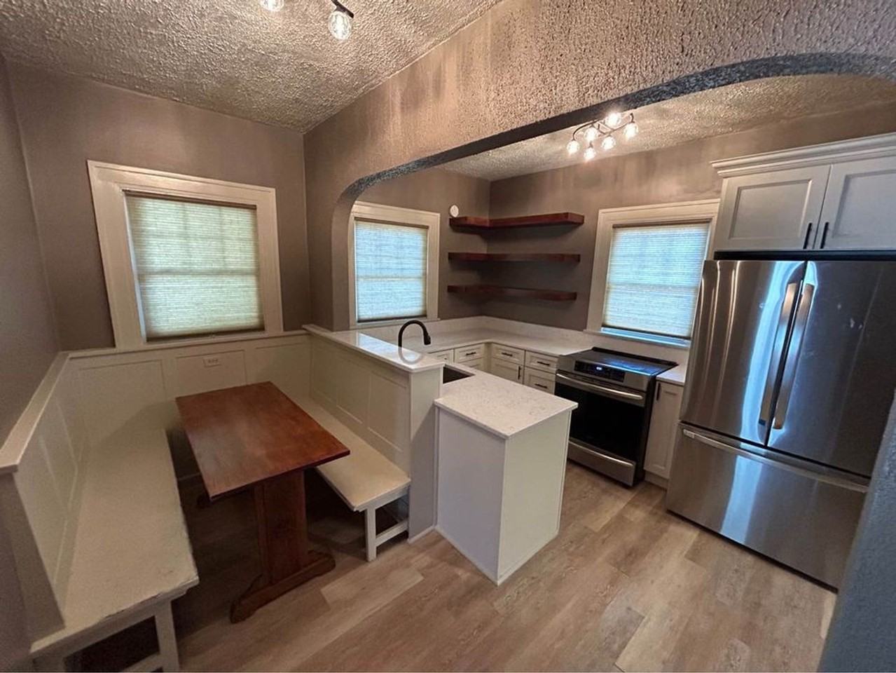 600 W 26th St - Photo 6 of 28