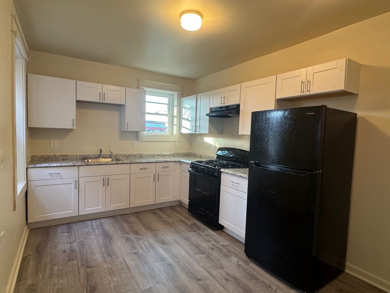 704 E End Ave - Photo 4 of 13