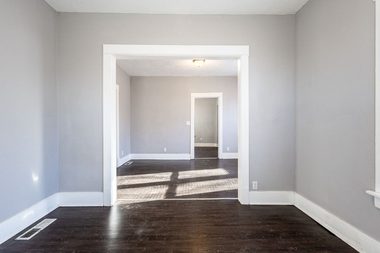 4411 Commercial Ave - Photo 2 of 15